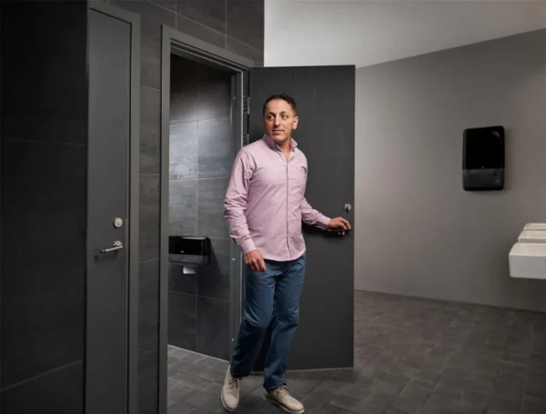 Dispenser TORK PeakS Auto tørk H5 sort