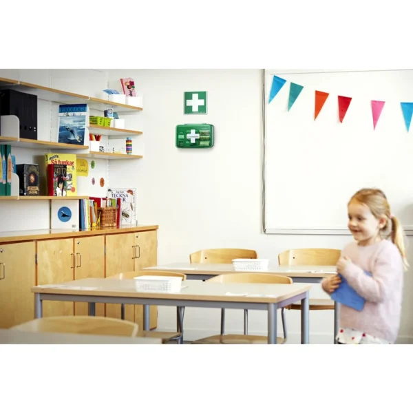 Skilt CEDERROTH Førstehjelpskors 20x20