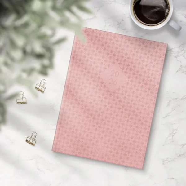 Sjefskalender GRIEG A5 imit. 2026 rosa