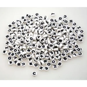 Plastperler ABC rund hvit med sort (500)