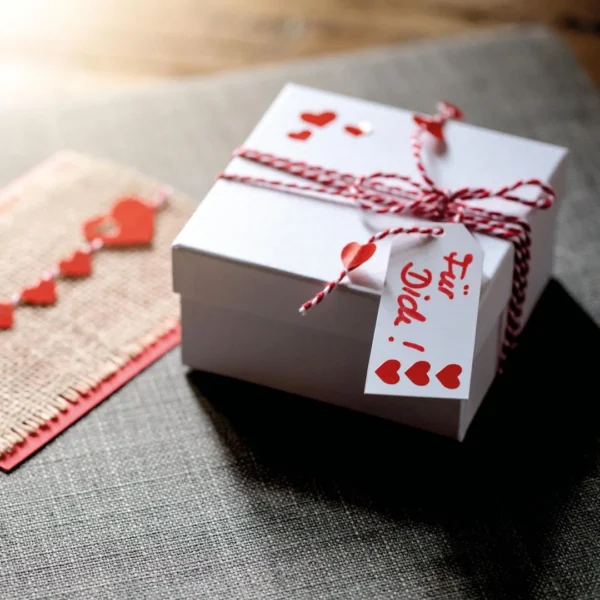 Etikett AVERY dekor røde hjerter (3)